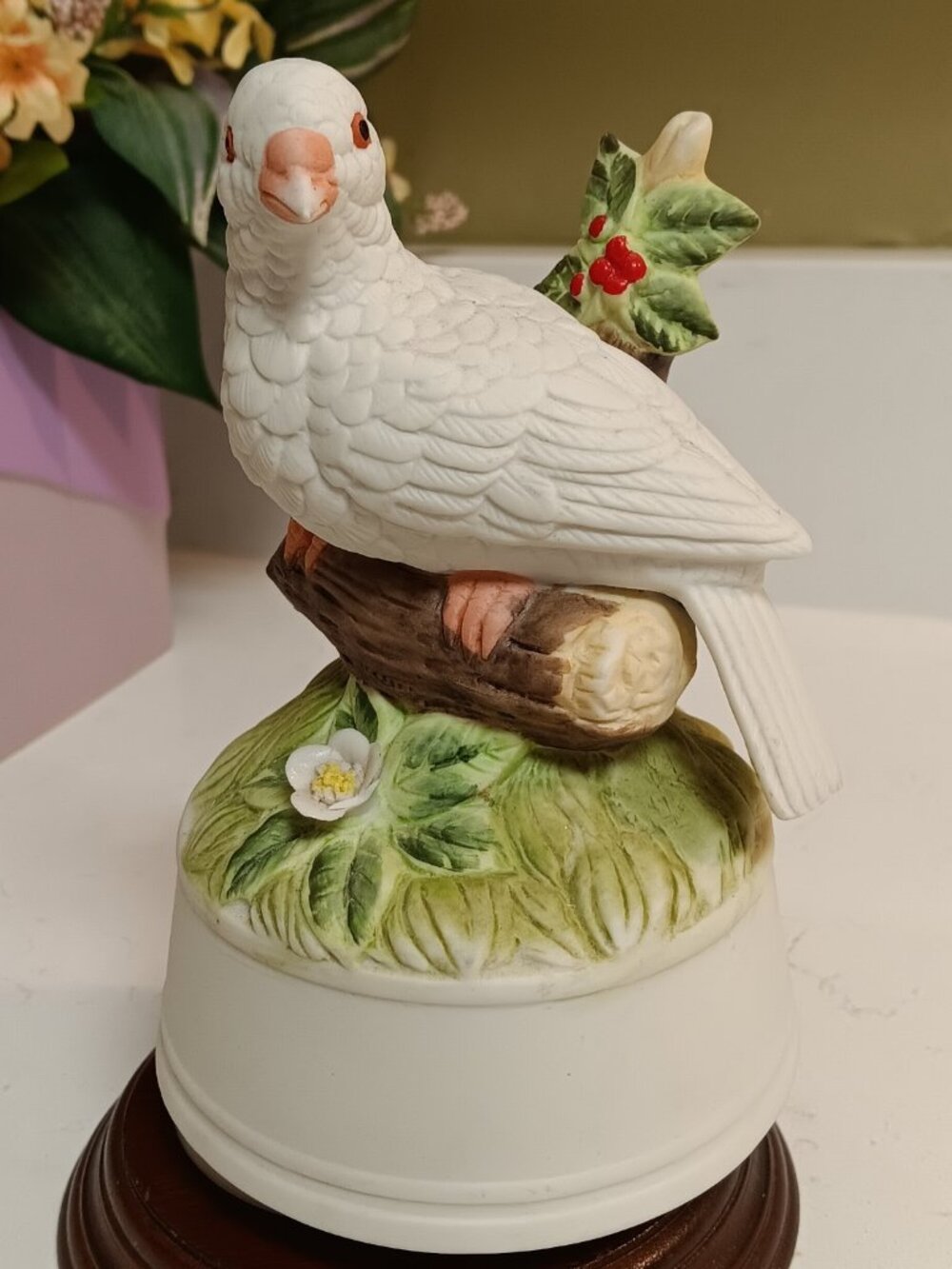 Vintage White Dove Music Box - Plays "Love Story" Made in Taiwan